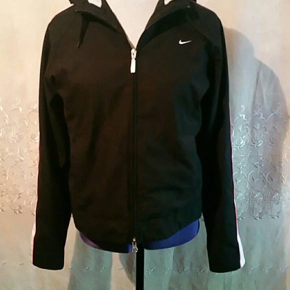 Nike Jackets & Blazers - Nike 2-pocket black & pink hooded jacket